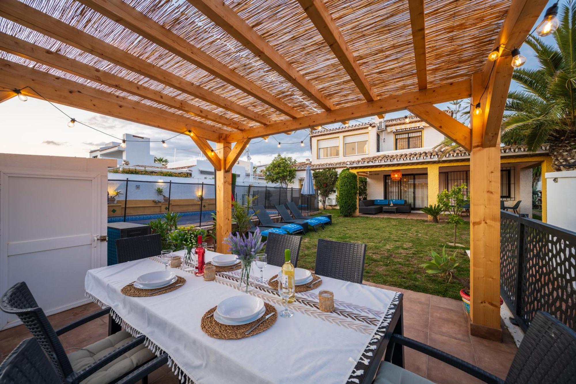 Typical Beach House Las Chapas Playa With Heated Pool Марбеля Екстериор снимка