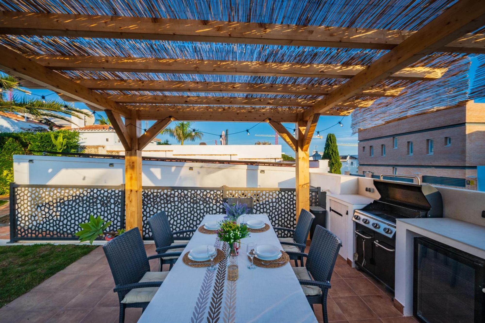 Typical Beach House Las Chapas Playa With Heated Pool Марбеля Екстериор снимка